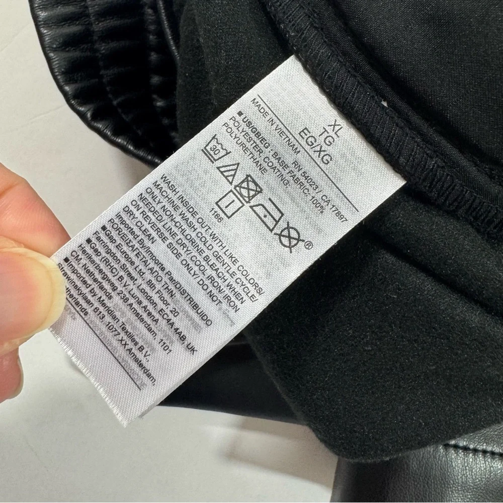 Gap Mid Rise Easy Cargo Pants Faux Leather Black